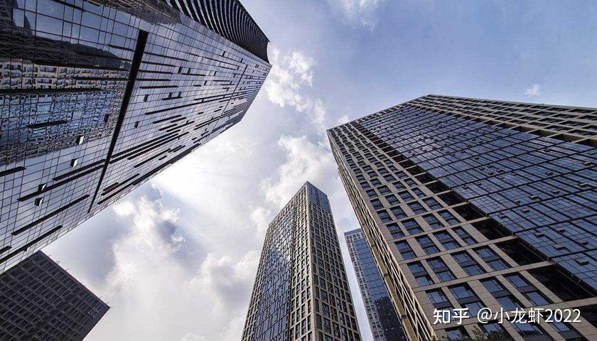 而二手楼市成交量则腰斩