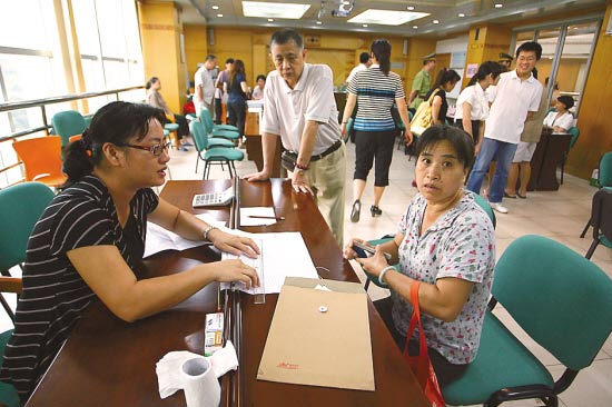 冼村村民的脸上满是搬新家的幸福感